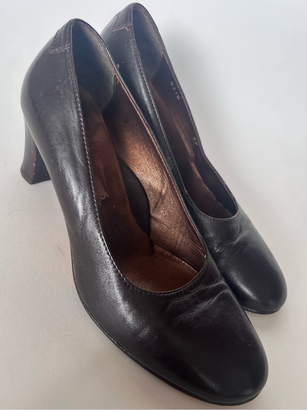 Taryn Rose Brown Italian Leather Pump Round Toe Block Heel Women’s Size EU 37